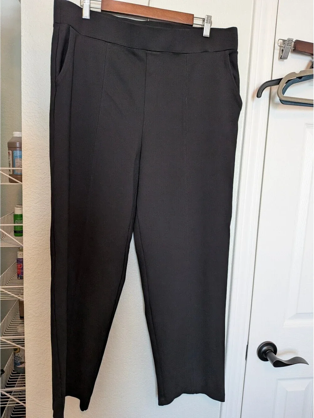 Matty M Women's Black Cropped Pull-On Pants with Elastic Waist and Pockets, Size